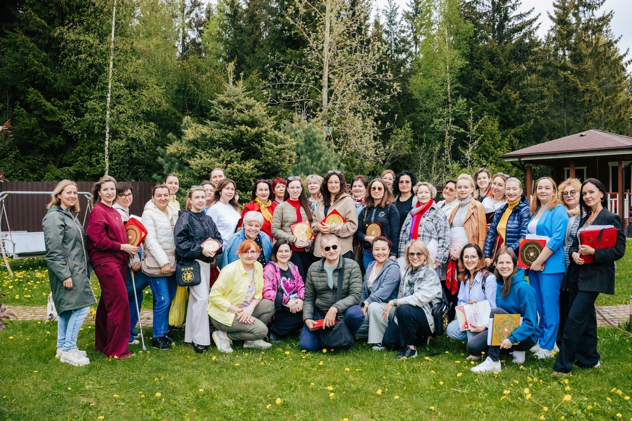 Групповая фотография курса Сюань Кун Да Гуа Фэн Шуй 2025